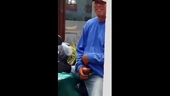 Motoboy de Feira de Santana Bahia se masturba na Av. Getulio Vargas